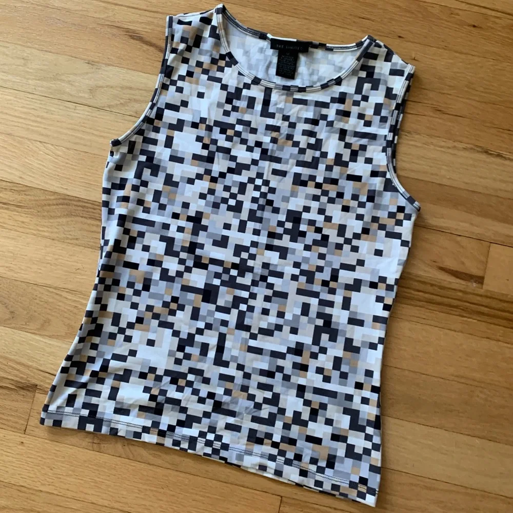 The Limited Sleeveless Fitted Career Top - Large - Picture 3 of 6